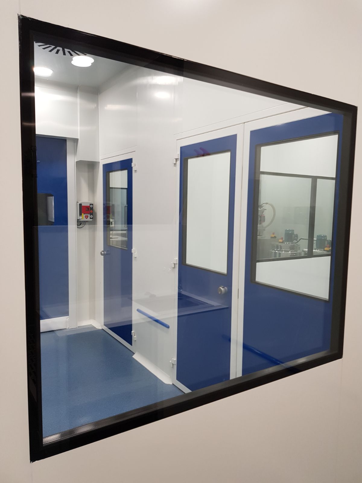 Ventanas instaladas en plantas industriales por Cleanroom System SRL